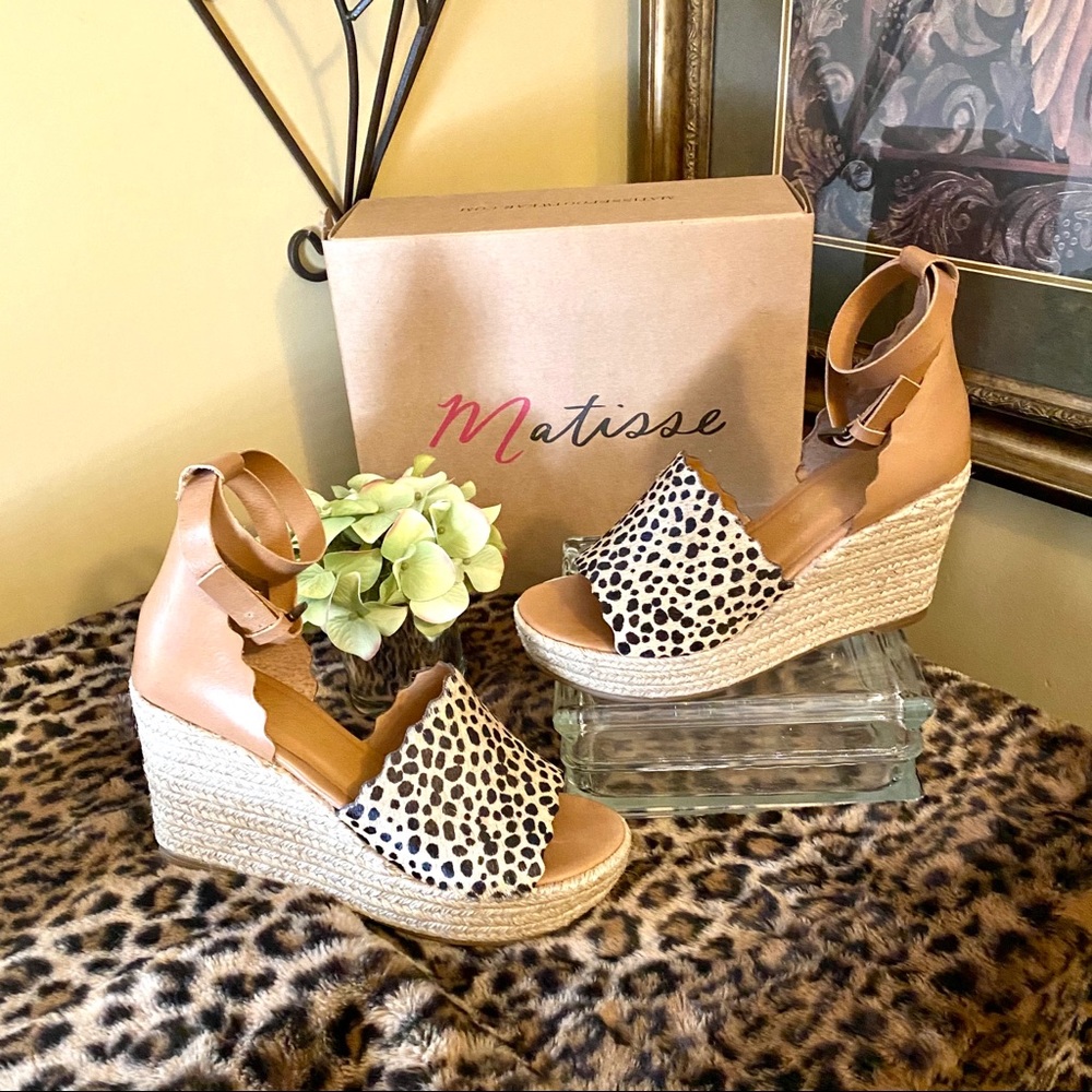 Matisse tan leather & calf hair leopard wedge sandals  Size:9
